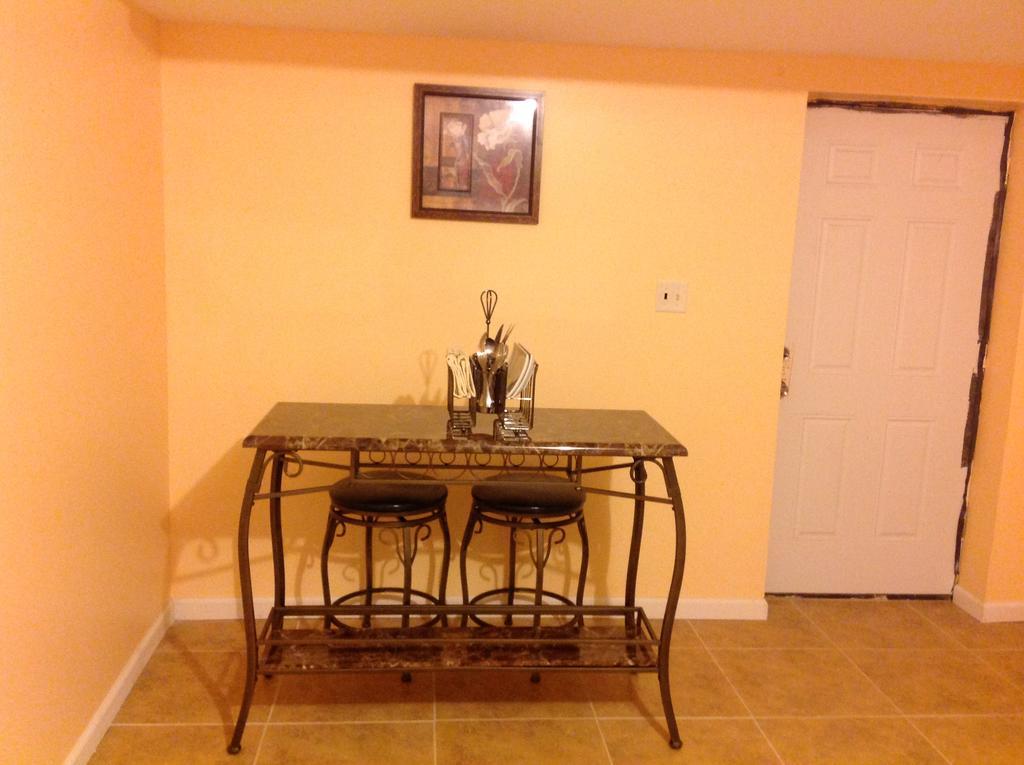 Mojoy Homesuites At Runyon Newark Buitenkant foto