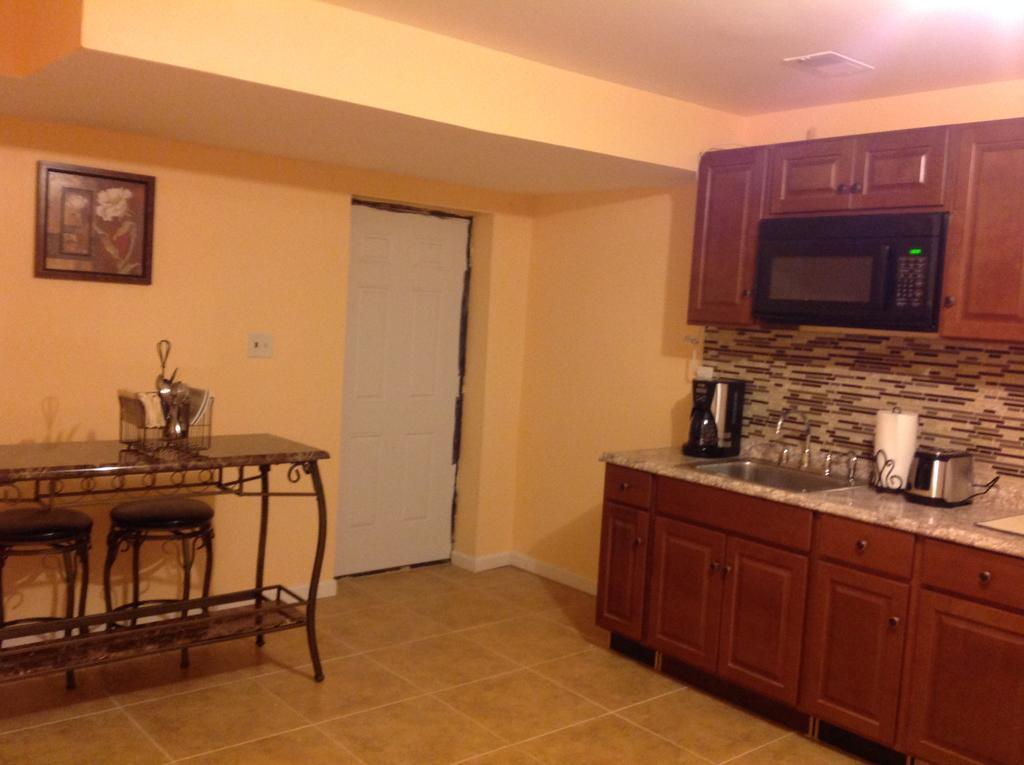 Mojoy Homesuites At Runyon Newark Buitenkant foto