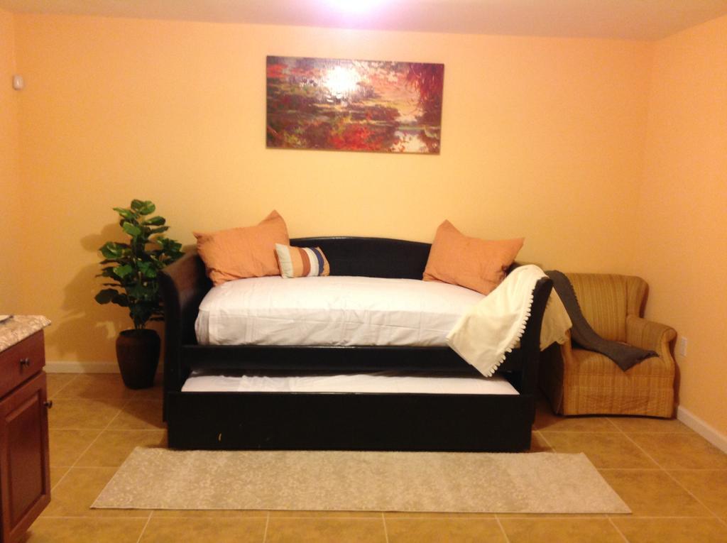 Mojoy Homesuites At Runyon Newark Buitenkant foto