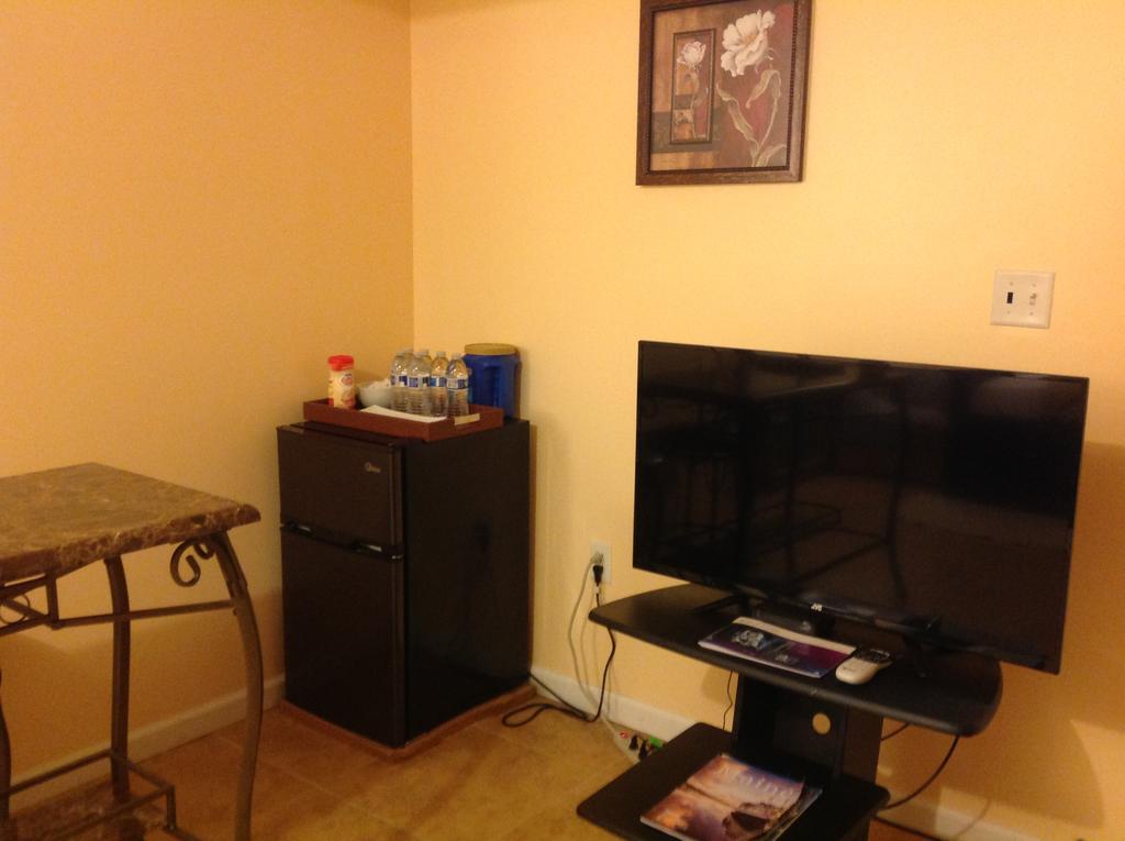 Mojoy Homesuites At Runyon Newark Buitenkant foto